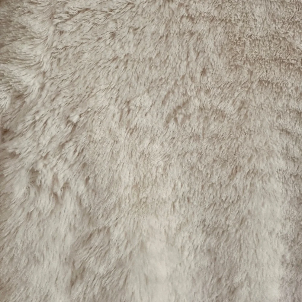 CHIC, GIRLS, OFF-WHITE, FAUX FUR COAT. FULLY LINED, FRONT HOOK CLOSURE. SIZE 8